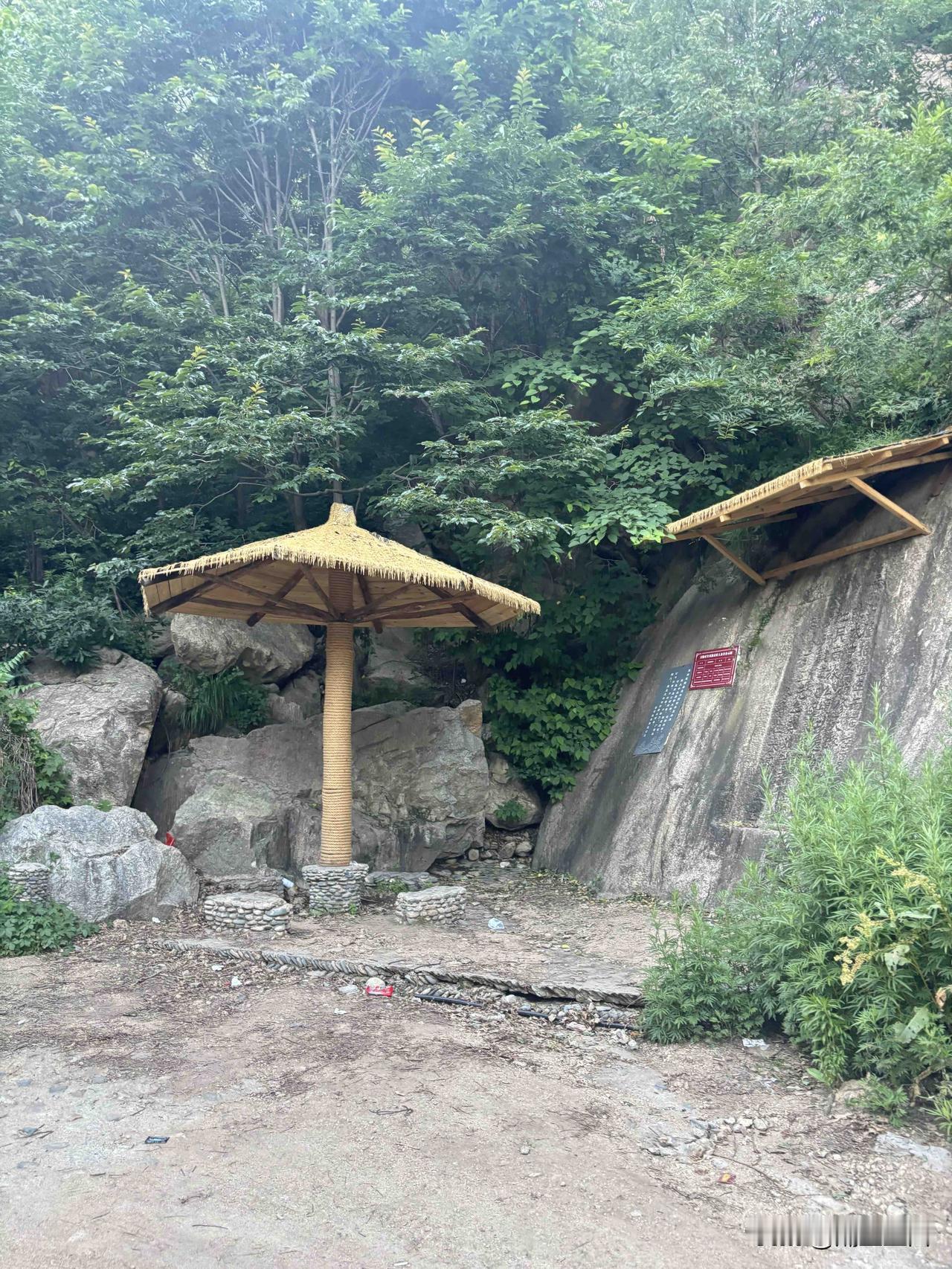 蓝关古道北曲摩崖石刻，这个是清代乾隆时期刻的，当时给这里修路刻的，当时的路，不是
