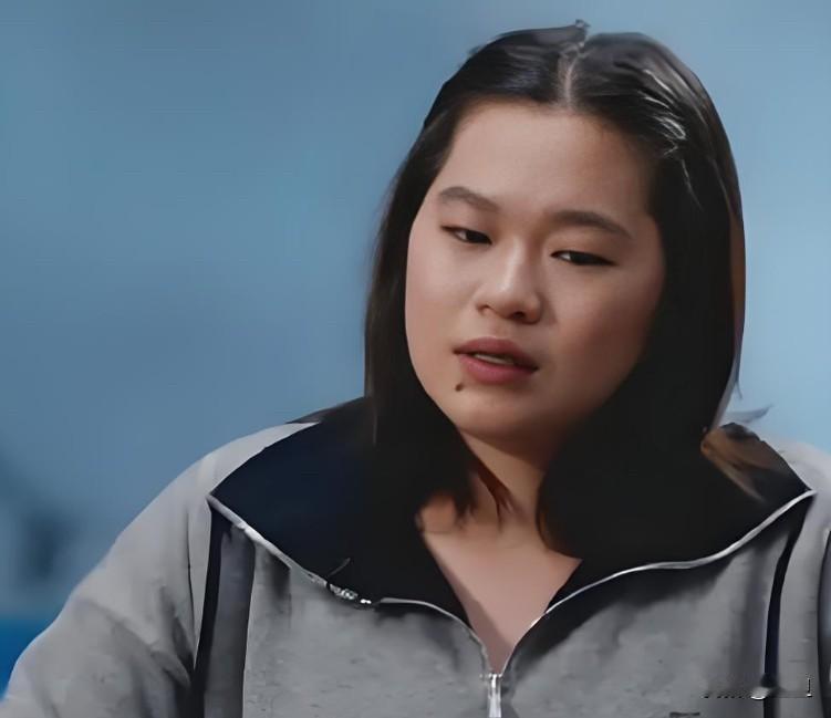 昨天和闺蜜刷手机，她忽然把手机怼我脸上：你快看这个，气死我了！

我一看，好家伙