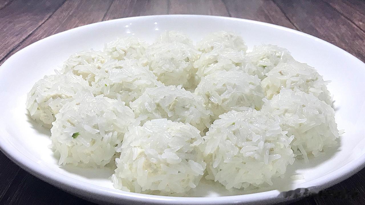 1块老豆腐，半碗糯米，教你做特色小吃“珍珠豆腐丸子”，好吃到根本停不下来
详细做