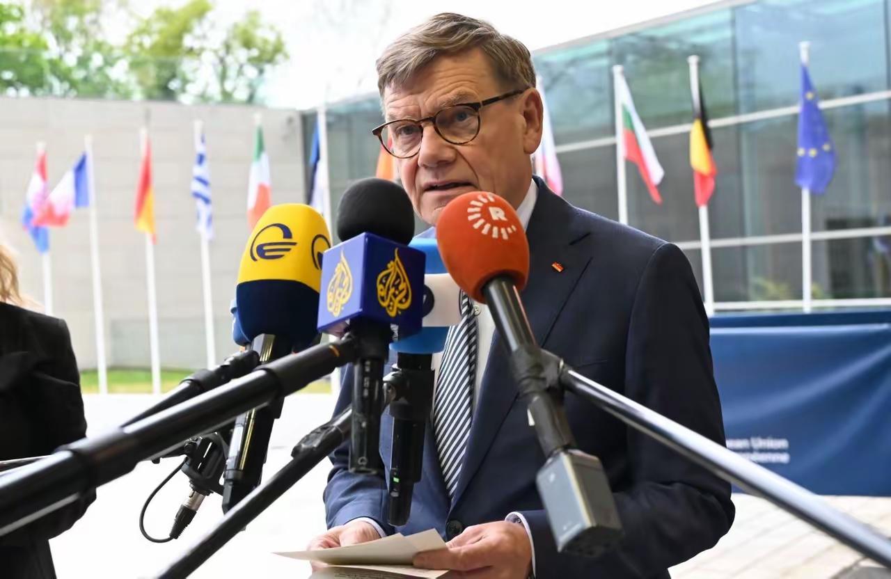 据悉，欧盟向乌克兰提供一项新的贷款达成一致，数额为900亿欧元（约7020亿元）