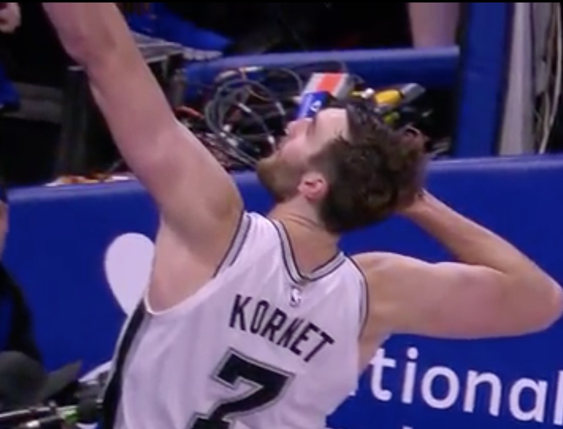 1.4秒还来个封盖 科内特你是会抢头条的nba