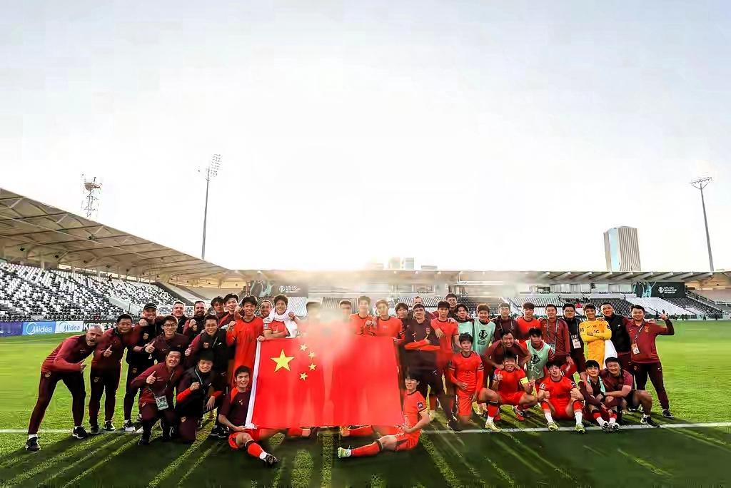 中国U23本届赛事战术演变时间线
 
核心思路：从小组赛立足防守的保守阵型，到淘