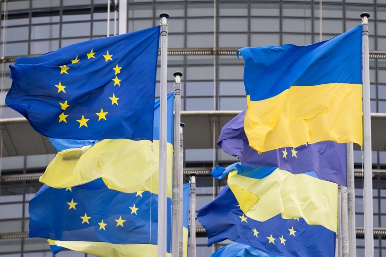 [彩虹]欧盟计划在未来两年内向乌克兰提供900亿欧元的一揽子援助，而克里姆林宫则