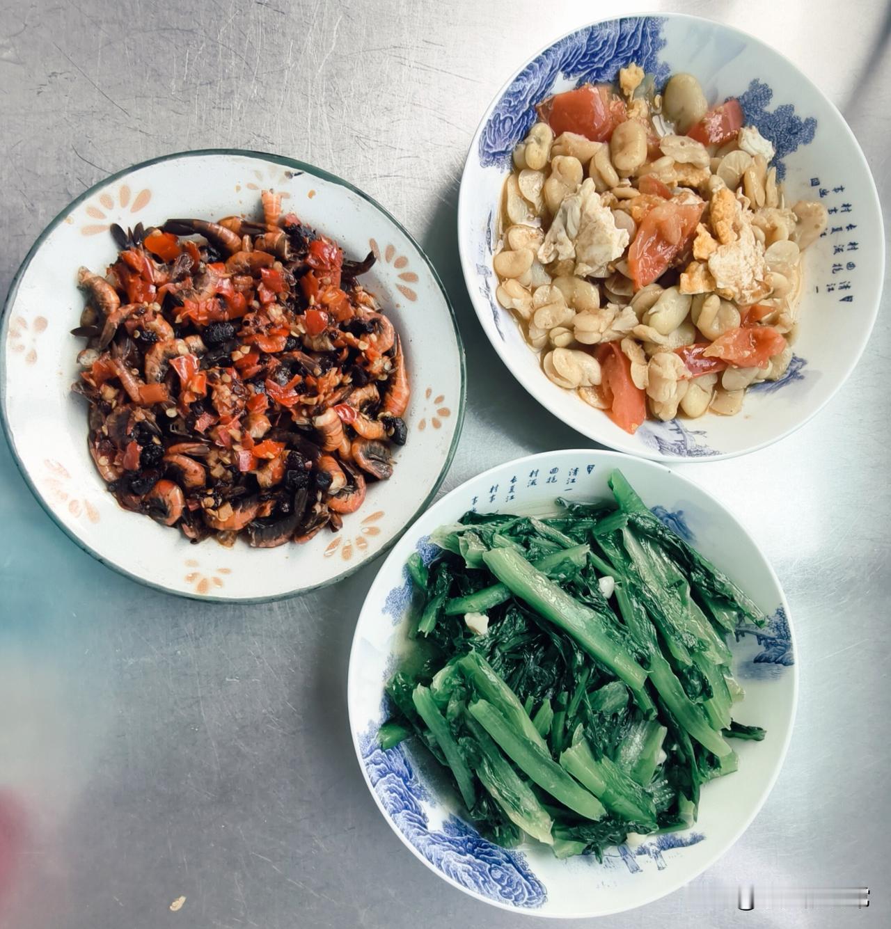 今天南京是多云相伴，湿度偏高，闷热感明显。

上午看着大太阳，不想走远，就在花神