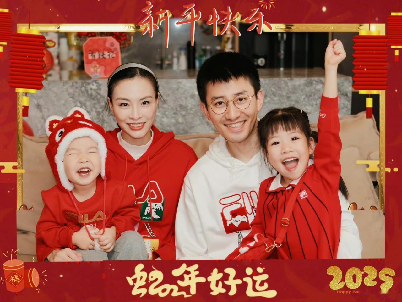 吴敏霞的老公张效诚曾被质疑，
看他们现在一家四口多幸福，
所以那些质疑也就不攻自