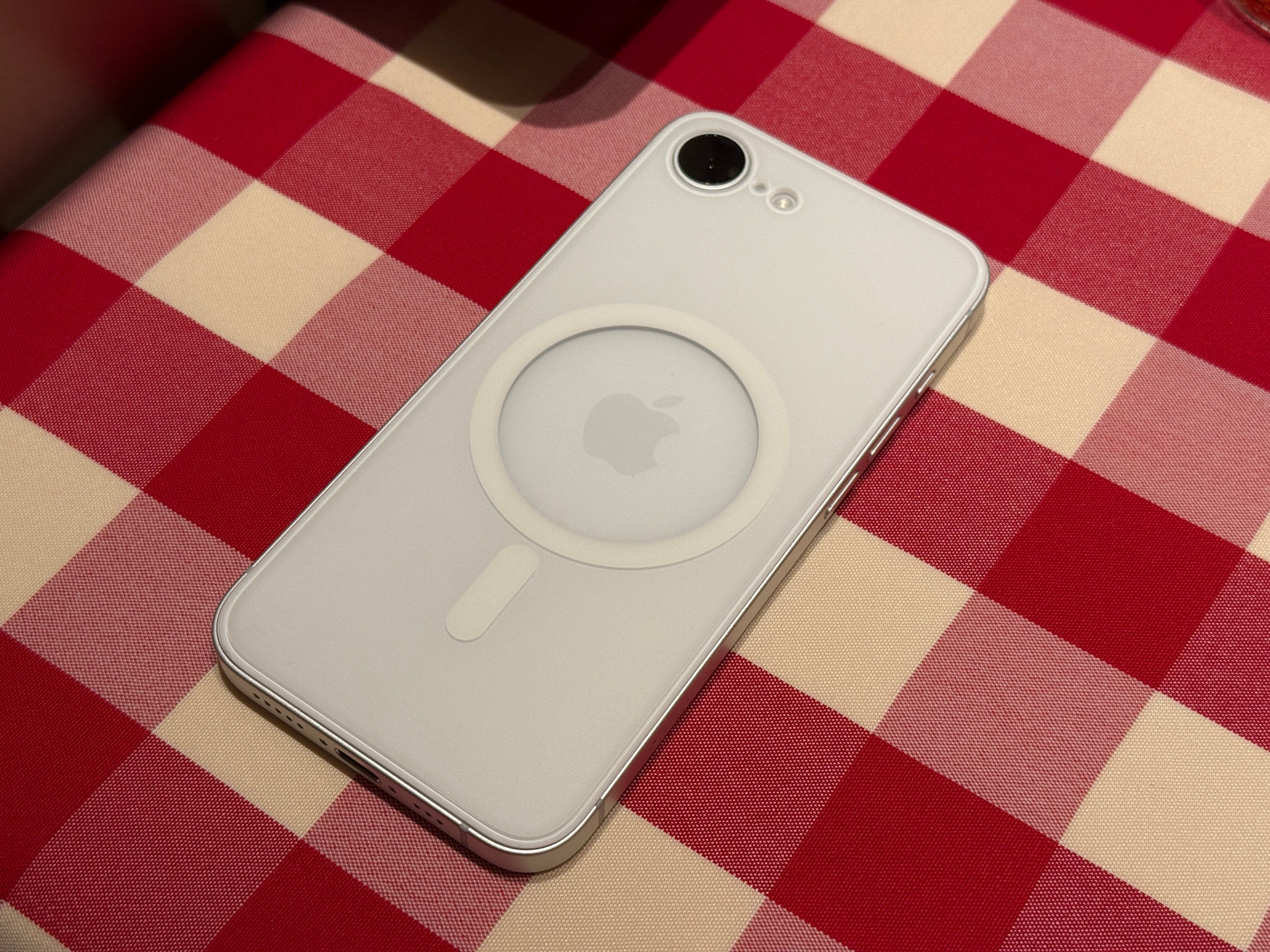 iPhone16e 平嵌磁贴还没搞出来[允悲]按照之前计划现在都可以量产了，但是