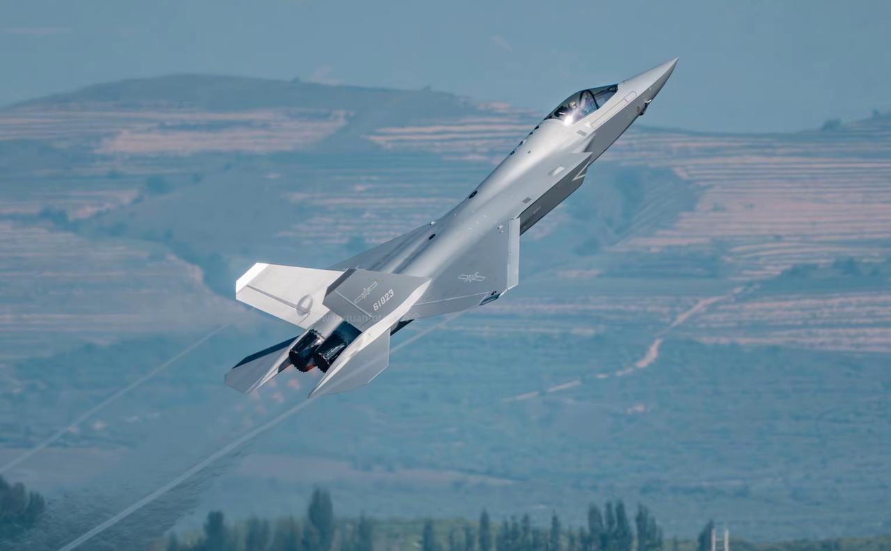 起飞就带马赫环，歼-35是五代机中的颜值巅峰之作，是先进技术和高超工艺的结晶。沈