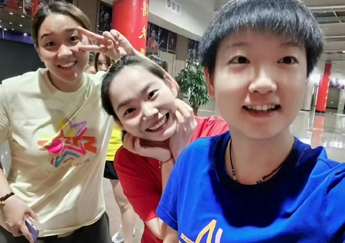 孙颖莎暖心留言送祝福！孙铭阳官宣退出国家队，十二年乒乓生涯画上句点，“胖儿”昵称