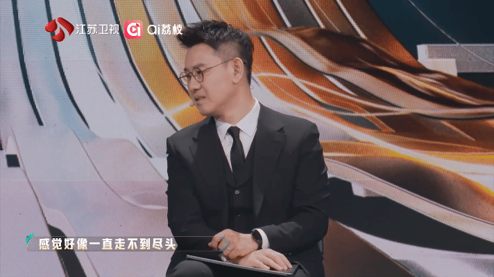 她只是行动不便不是能力受限“我感觉这条路好像一直走不到尽头，但还是走下来了”，这