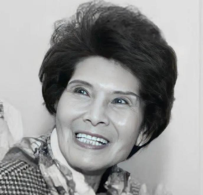 人们都知道蒋介石有两个儿子，很多人不知道蒋介石还有𠆤养女蒋瑶光。

1927年