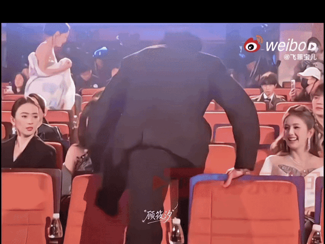 嗑‼️疯‼️了‼️
姐妹们，今天“微博视界大会”白鹿和王鹤棣是真的在发！糖！吧！