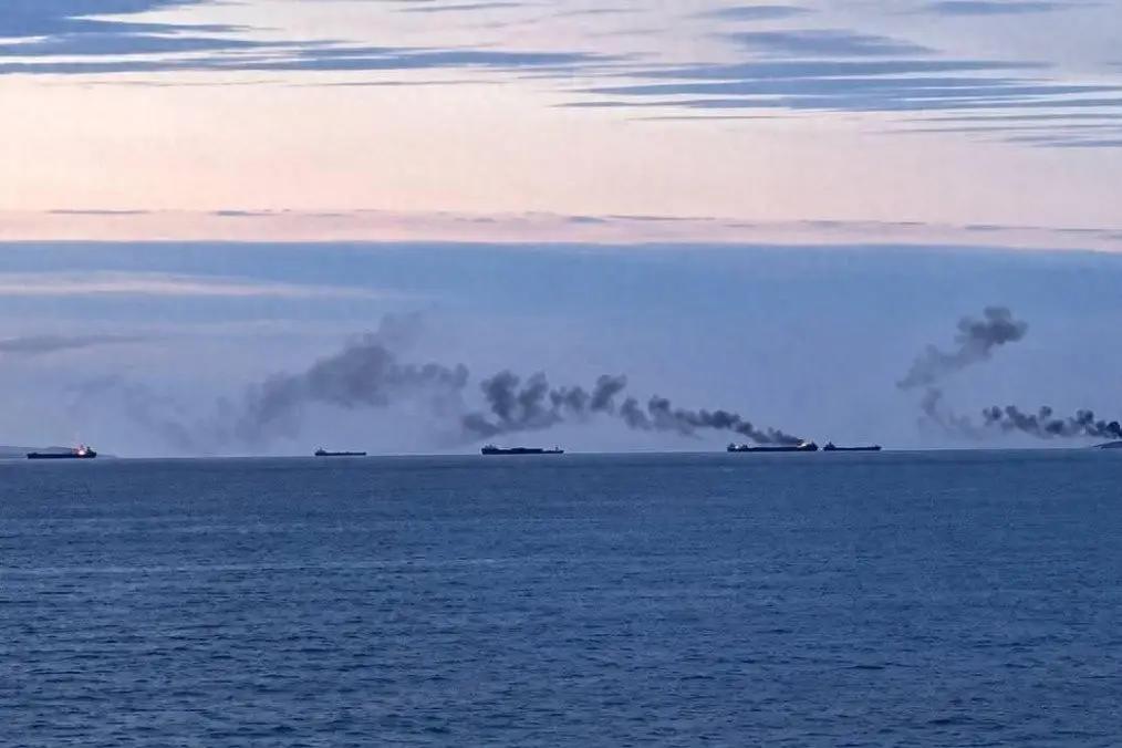 亚速海“失守”！俄军船队集体逃亡，乌军海上封锁打出“教科书式战果”

俄乌战场持