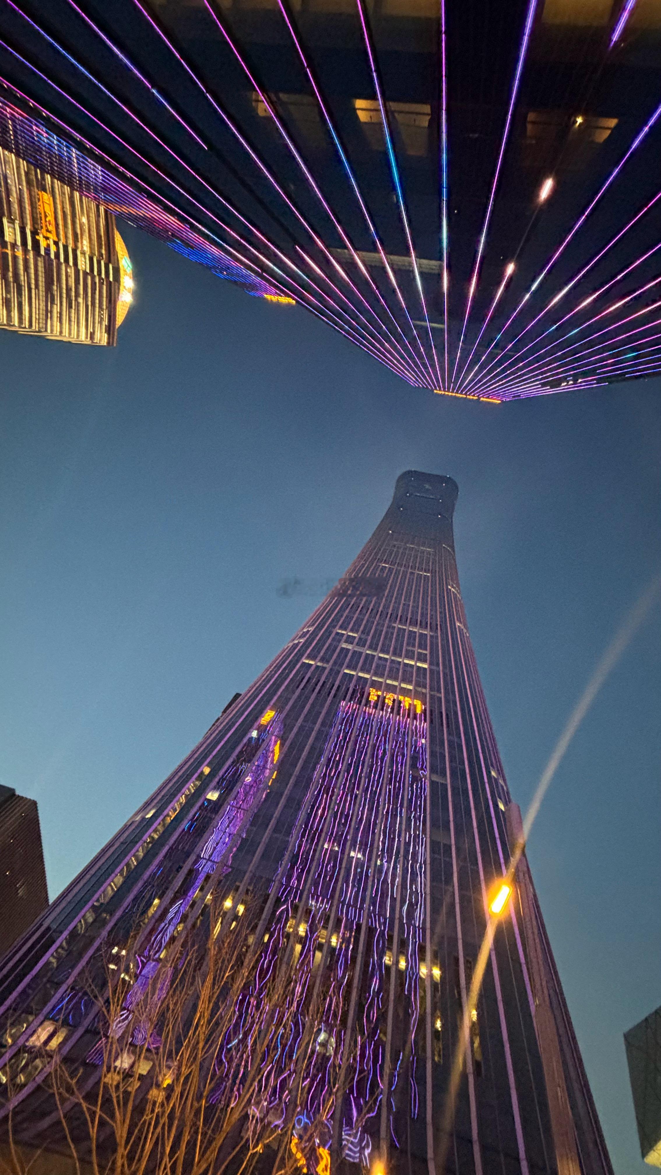 我怀疑这楼有一百层，惊到我了 