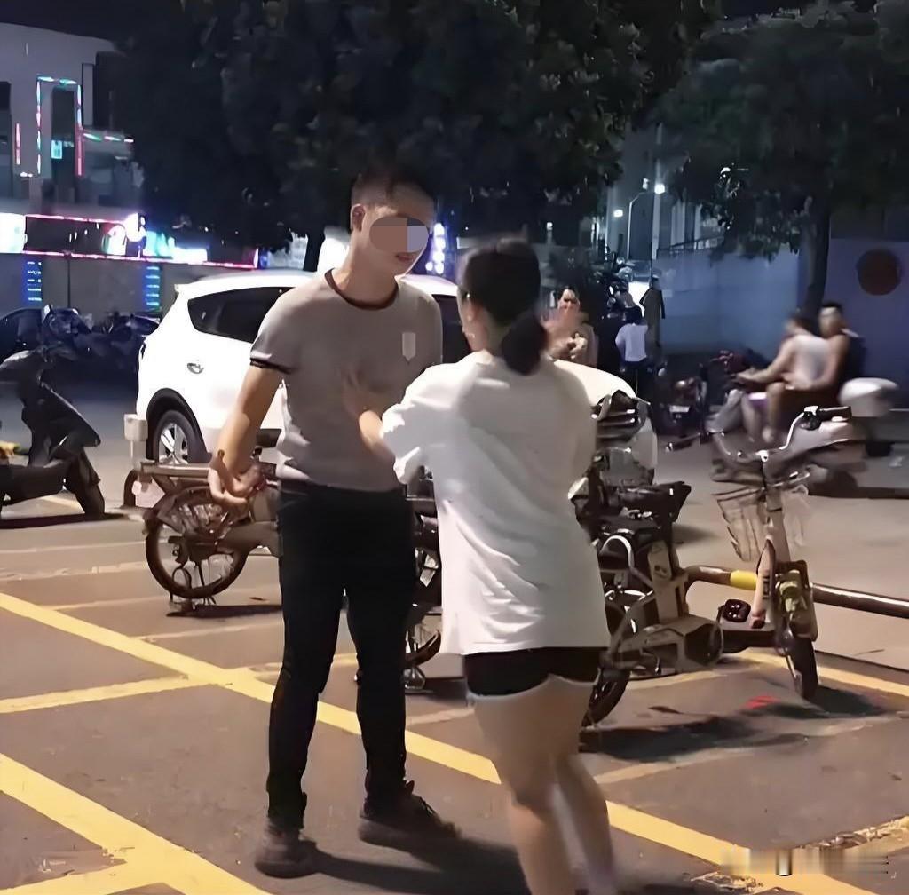 “比短剧还狗血！”山西河曲，男子半夜12点出门找老婆，竟发现老婆和一男人因感情的