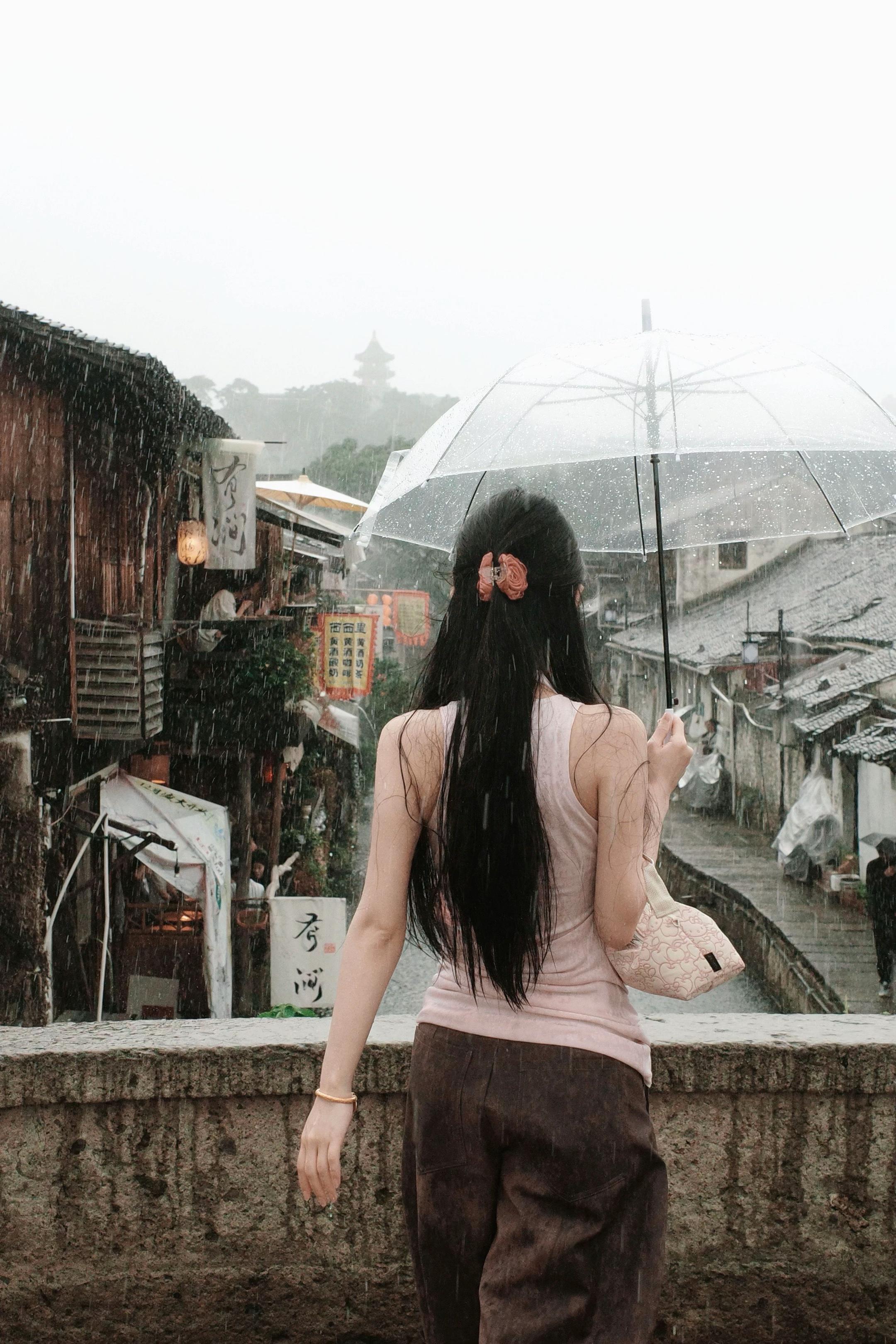 和夏天告别。