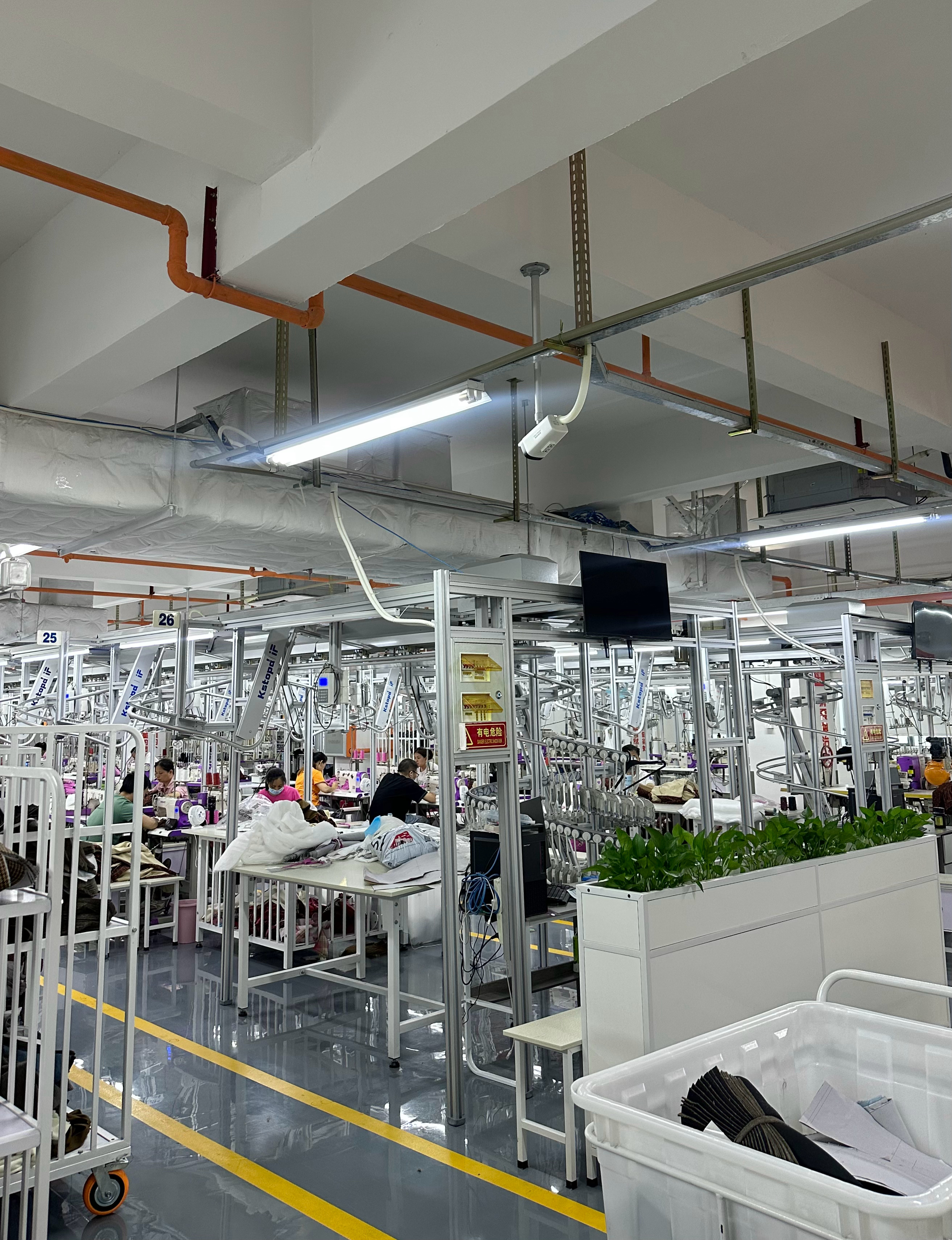 不瞒大家了 我们开工厂啦！ 大约2000平方 已经有2个月了还在试运行中 为了追