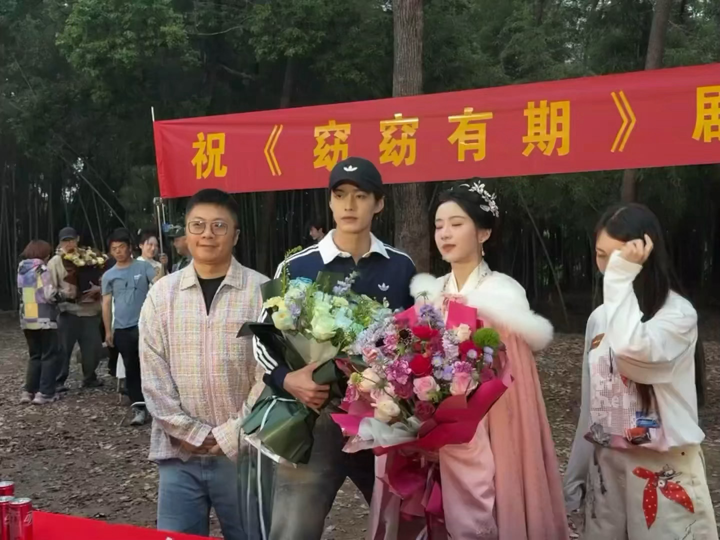 何与窈窈有期杀青啦，萧靖西太帅了，蹲一个杀青特辑。 