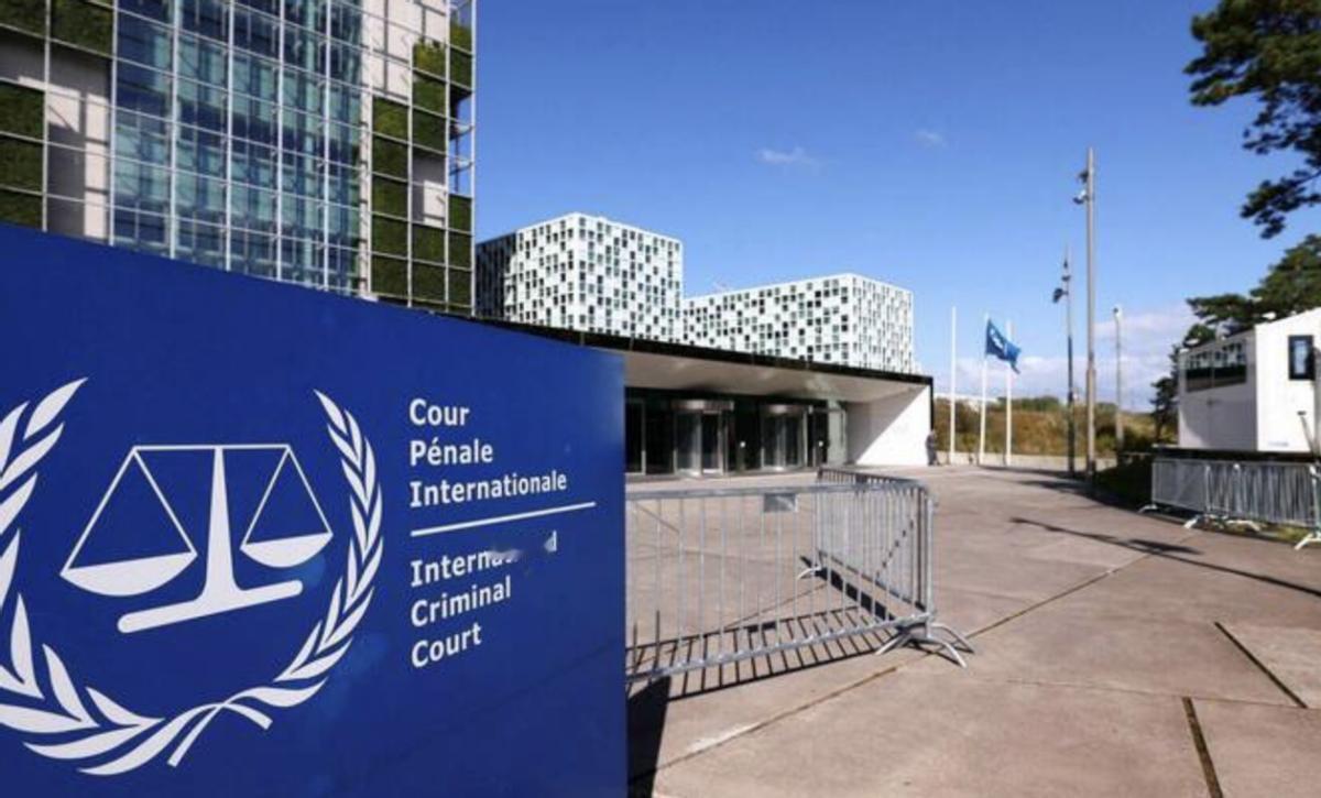 【特朗普准备祭金融核弹，全面制裁国际刑事法院，后者吓坏了，赶紧把2025年的工资