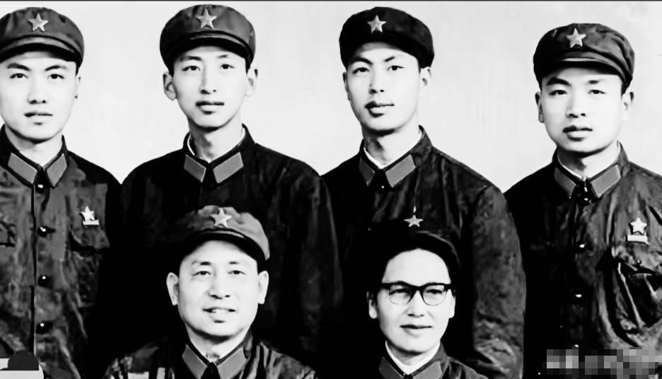 他是开国上将、副总参谋长，一生军功卓著，四个儿子全部参军，将门出虎子，一门皆军人