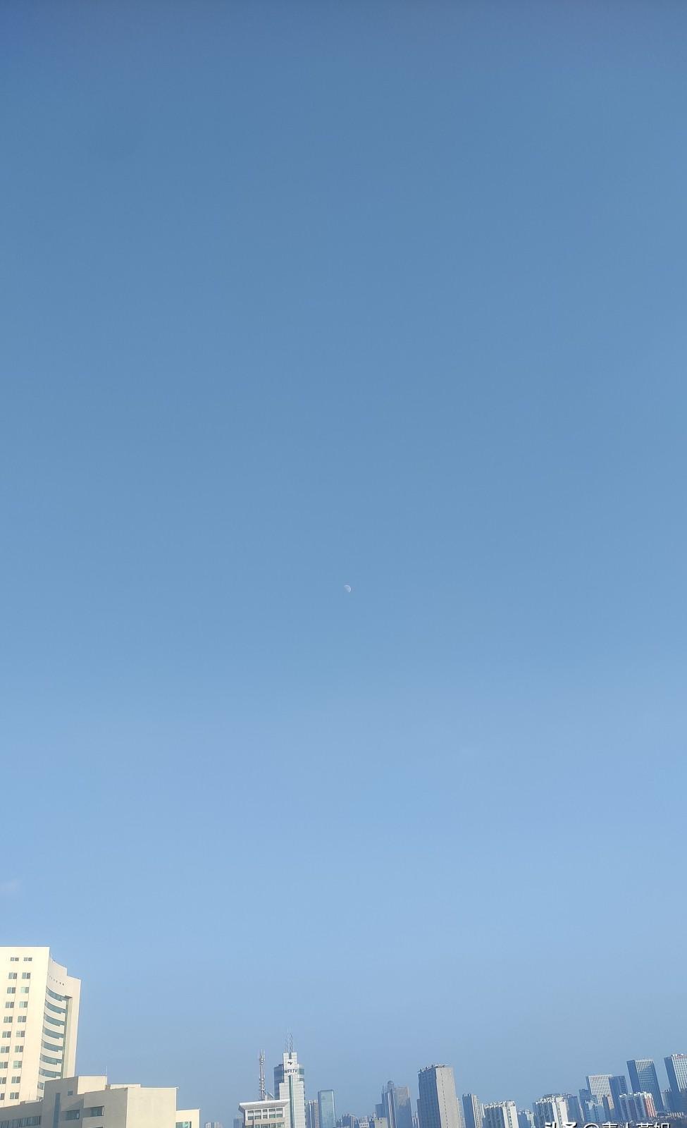 昨天，我内部线报确认：今日头条算法暗改，头部创作者@财经老炮 单日展现量从80万