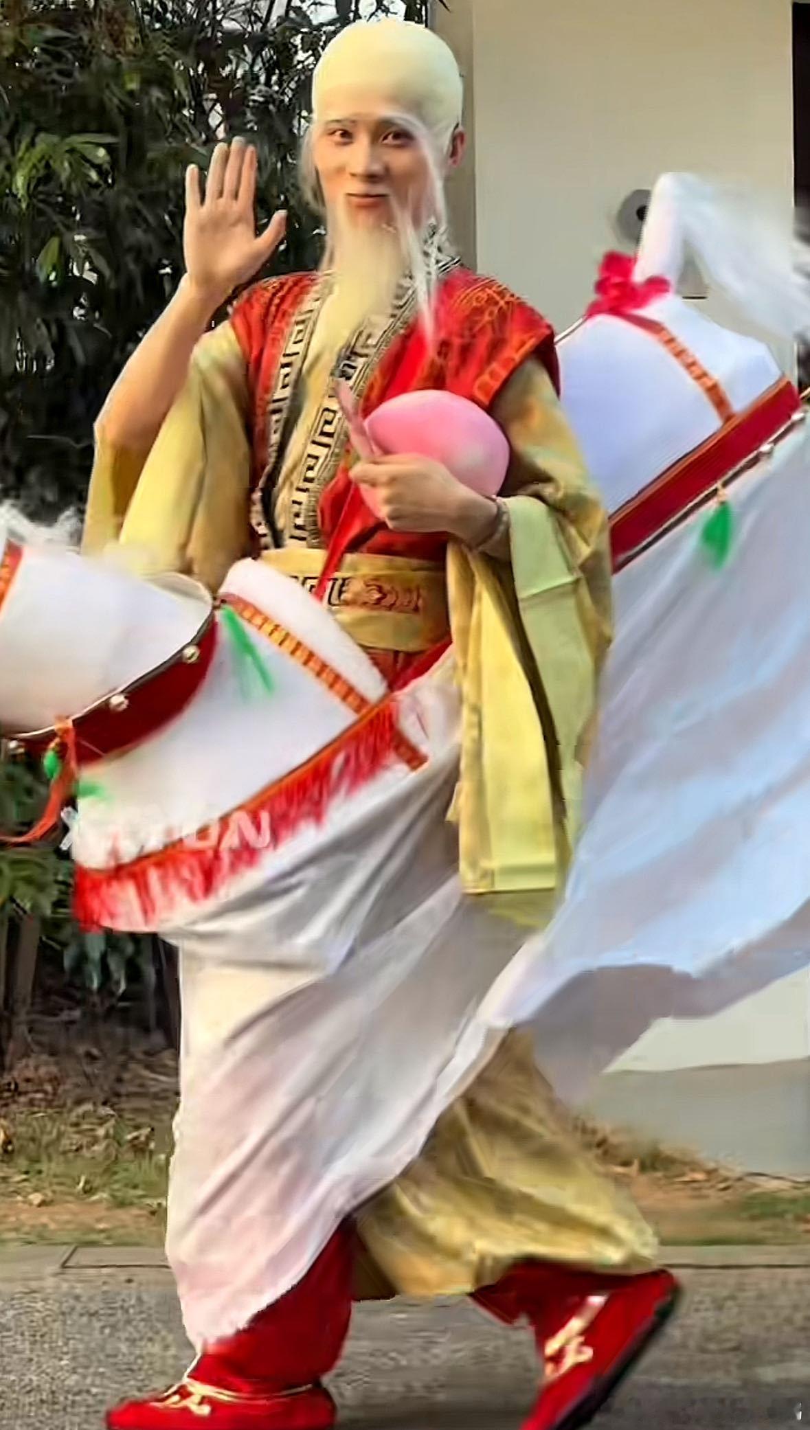 井胧不做作不矫情不聪明 风华合伙人短视频总能刷到他，哪吒壮壮妈轮番上阵，压根不在