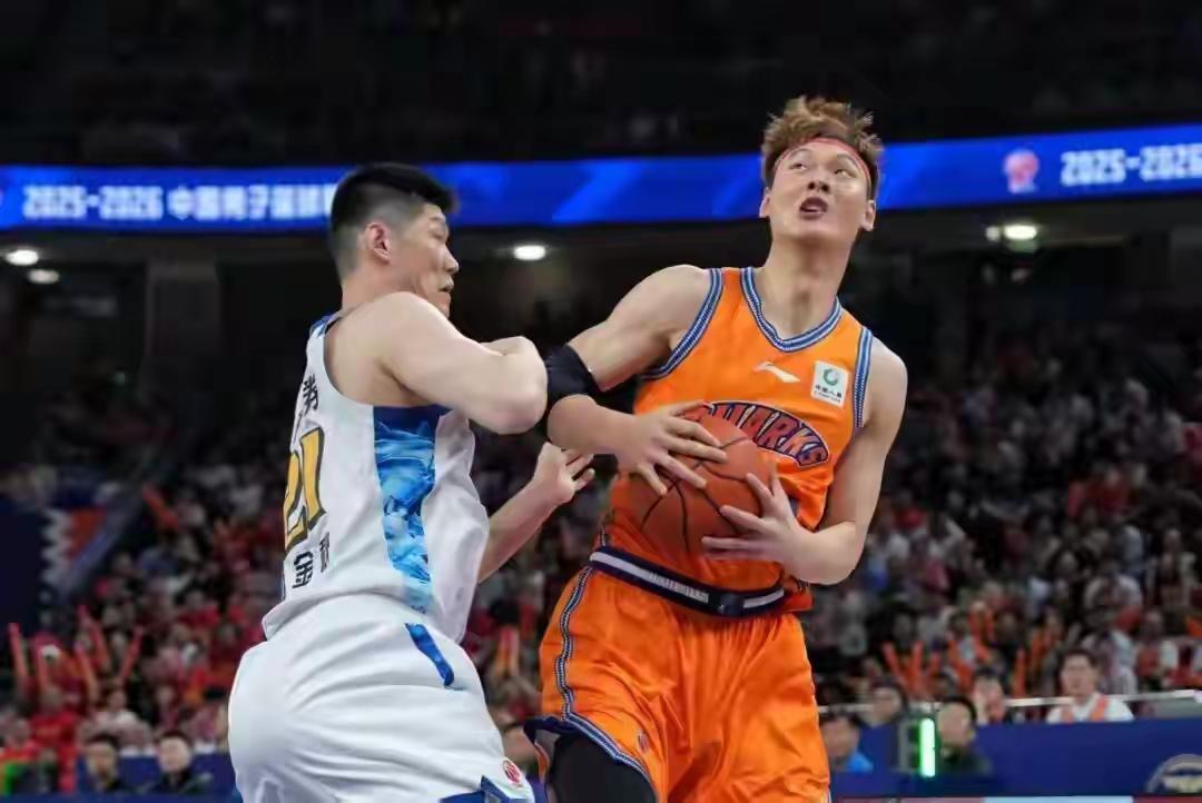 没有人会想到今年的CBA 总决赛上海久事在缺少两名核心大外援的情况下，依然把比赛