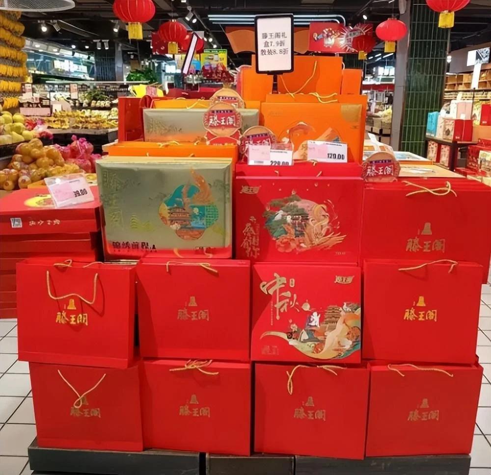 为啥今年的月饼卖不动了？
小时候盼中秋节可以吃到月饼，因为平时吃不到，一只月饼分