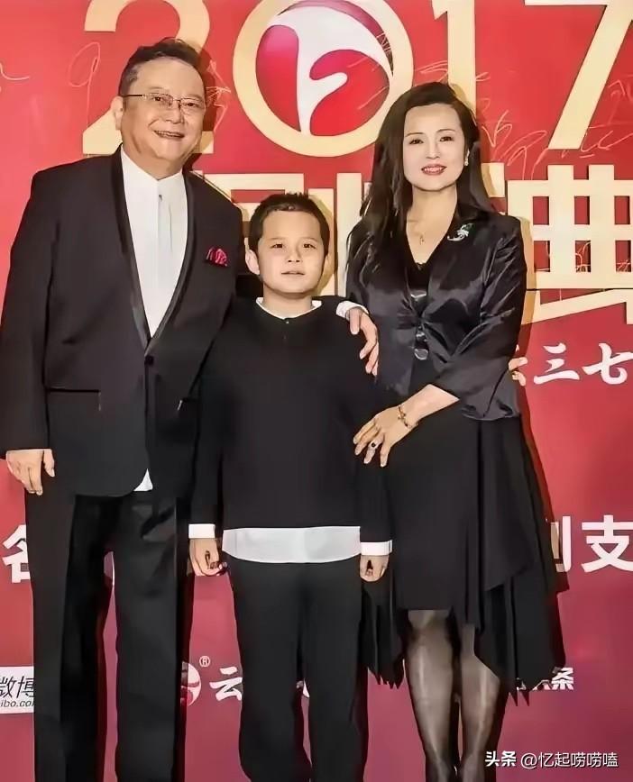 77岁的王刚，把珍藏半辈子的官窑瓷器变现了3000万，一分没给自己留。这笔钱全部