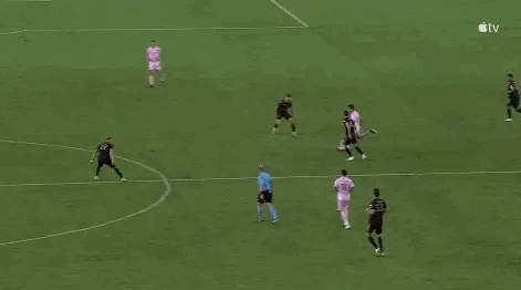 这种防守，让球迷戏言“长此以往，梅西在美洲杯不会踢了”。[捂脸][捂脸][捂脸]