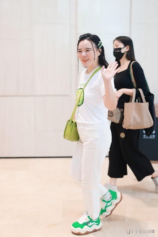 歌手龚琳娜为挽回出轨丈夫，精心备下100多件礼物，背后藏着怎样的心酸与坚持？
2