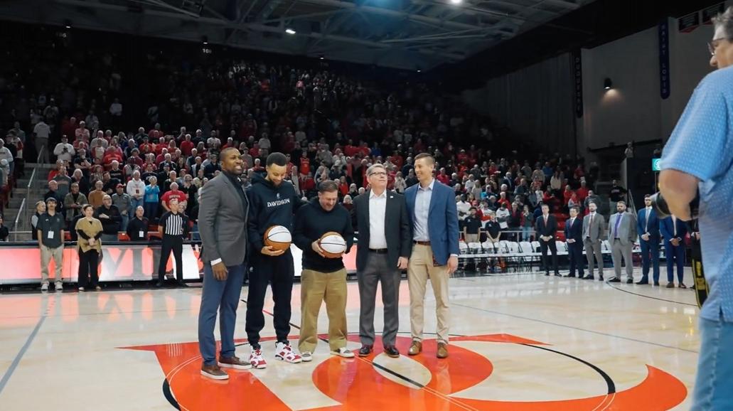 荣归故里酬知己，不做他乡负义人！
勇士明日客战黄蜂，回到家乡夏洛特的库里，重回母