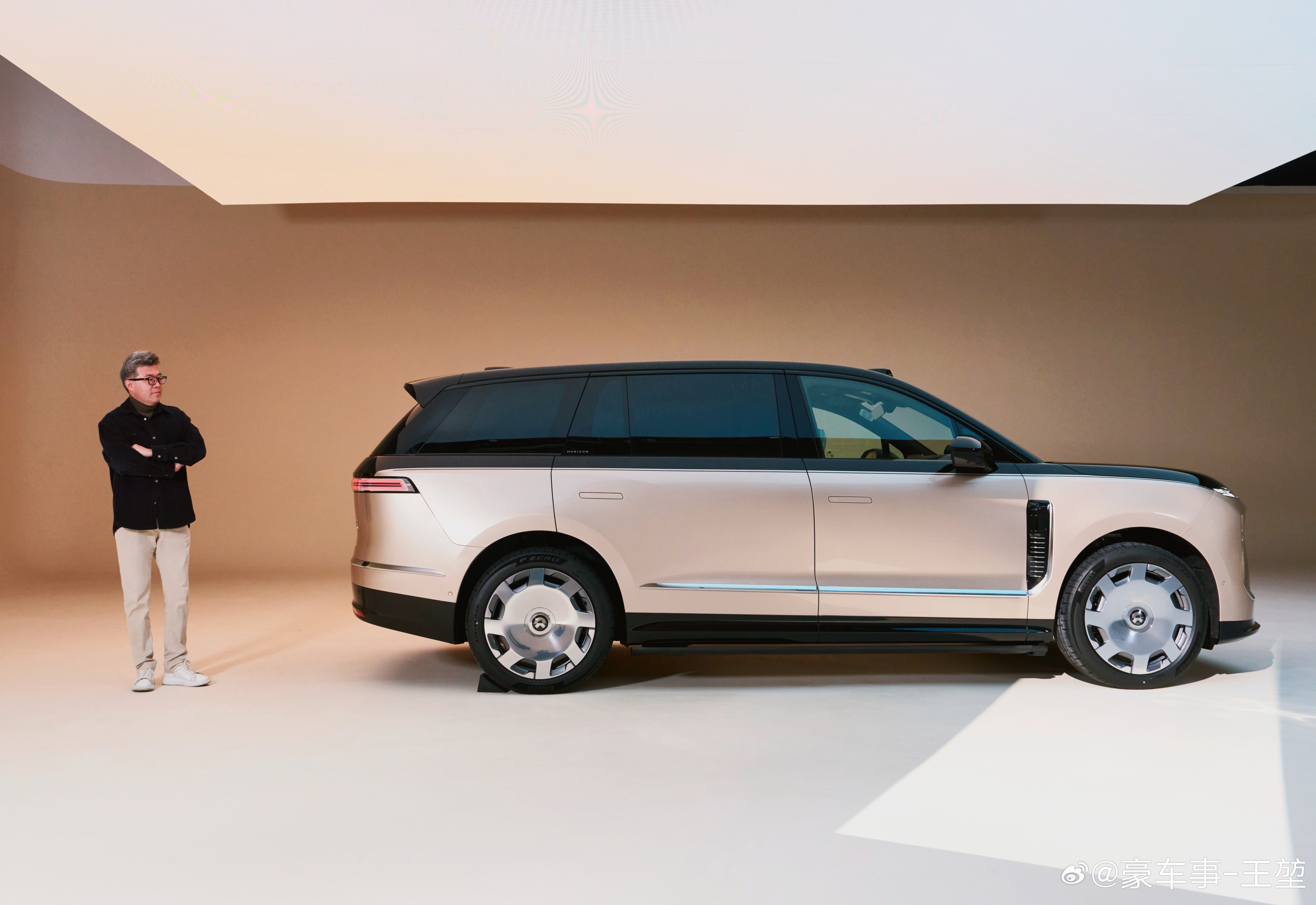 蔚来ES9太尊了。目前纯电SUV里没有谁能与之匹敌。明天技术发布会就能知道ES9