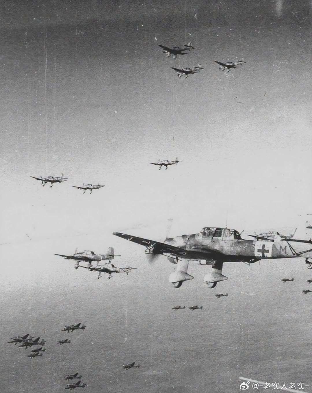 翱翔在北非德尔纳天空的斯图卡机群，隶属4/STG2，1941年3月军事历史全触达