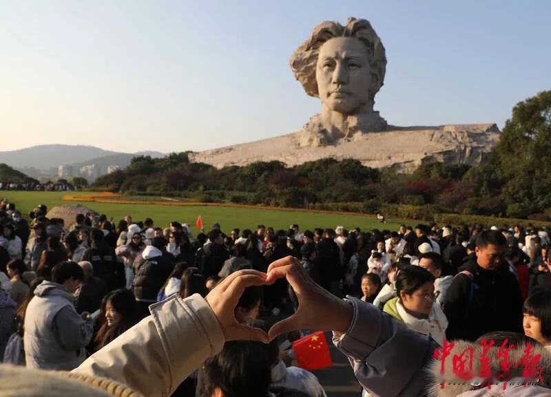 手机日历上，记着圣诞节（12月25日），可就是不记得毛主席诞辰（12月26日），