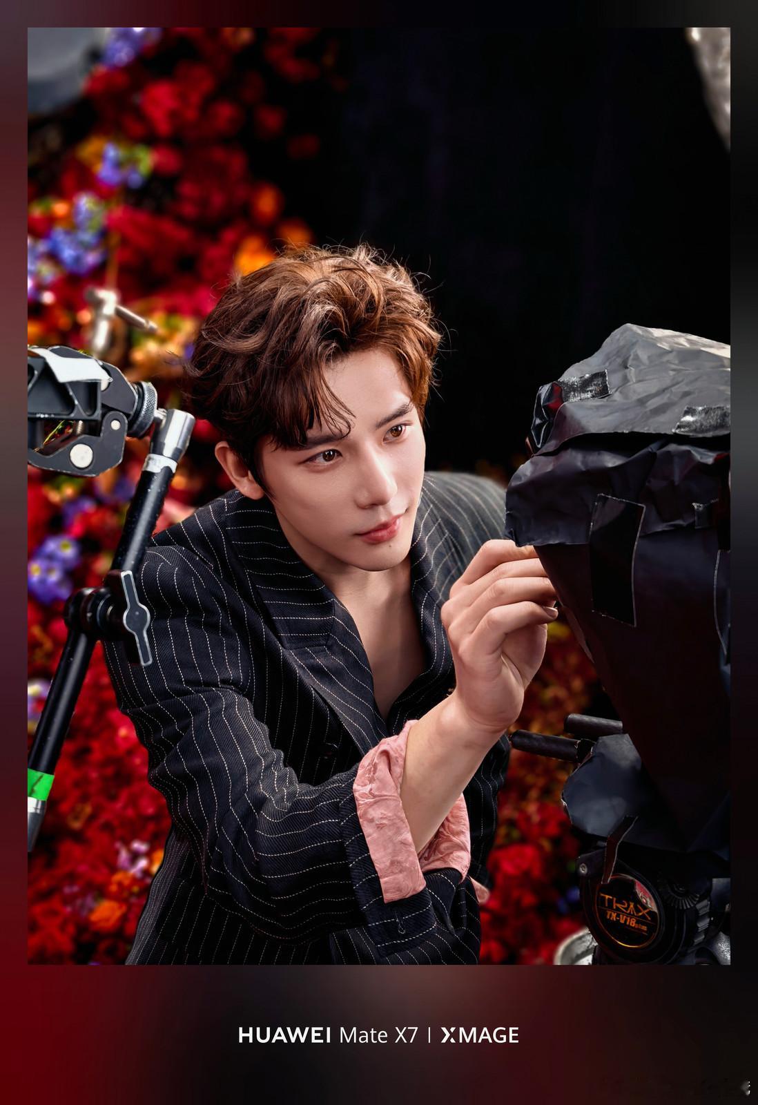 这个阵容内娱好久不见微博之夜王安宇氛围感拉满的生图都是用华为Mate X7拍的，