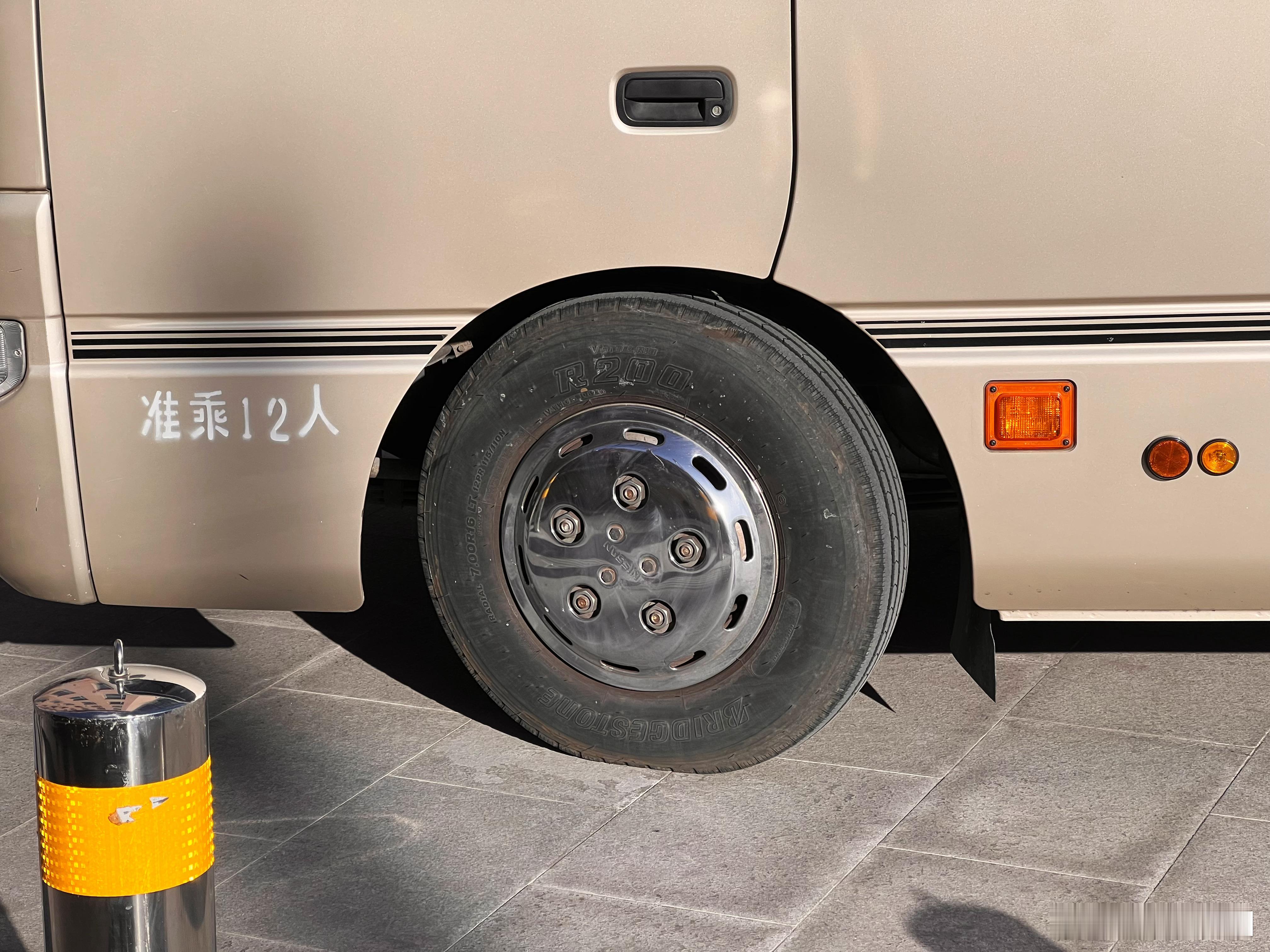 12座带办公桌的日产-碧莲！古老的TB45大直六怠速好安静……妇科聊汽车常识 北