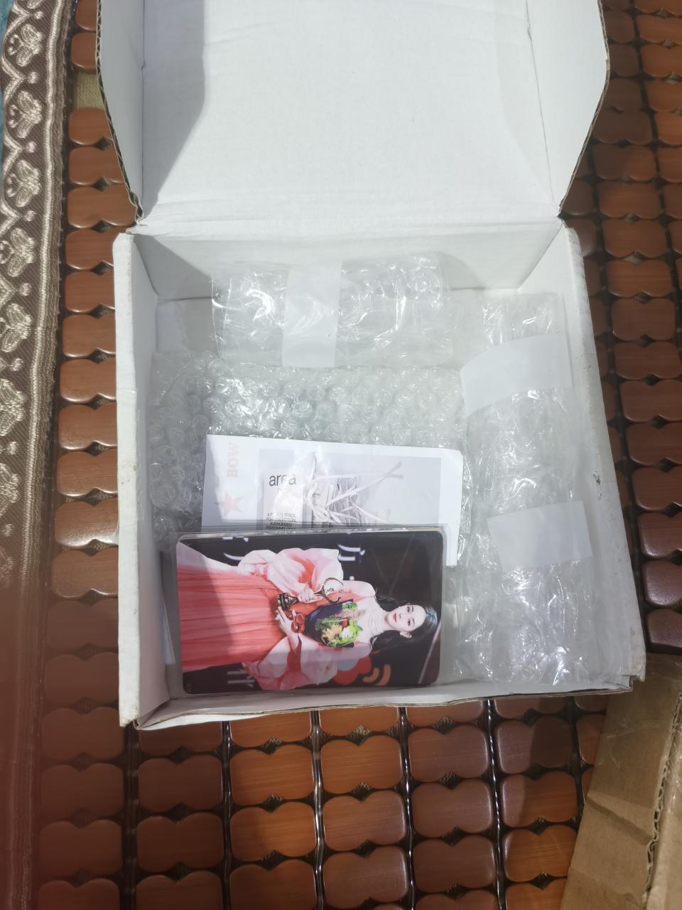 迪丽热巴周边中转站 谁买的东西寄到这个姐妹那里去了？