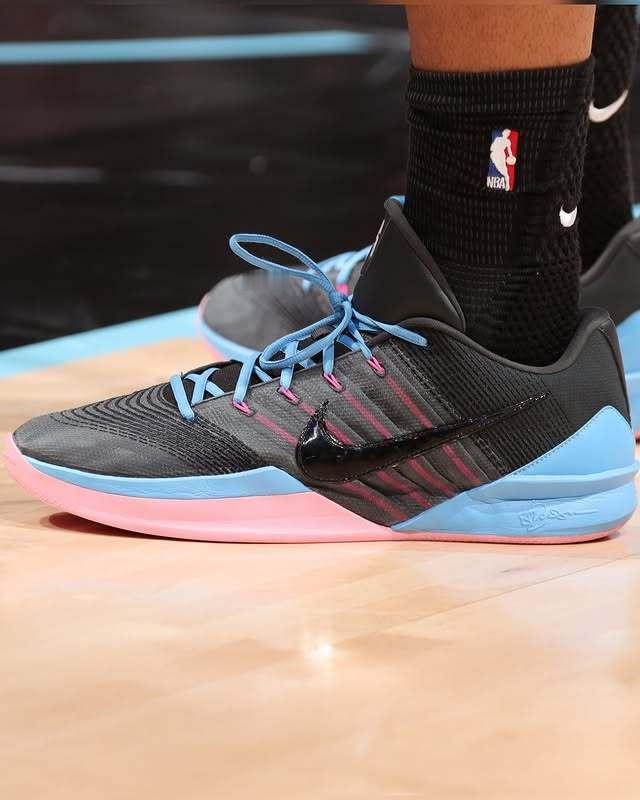 热火队凯尔·韦尔上脚的Sabrina 3 