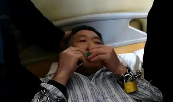2015年，在京煤集团总医院霸占了病床3年的“钉子户”，被法院强制腾退床位。然而