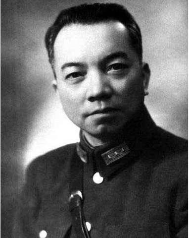 1948年圣诞夜后的香港，李济深的寓所灯火通明，宾客满座、笑语盈盈。没人知晓，这