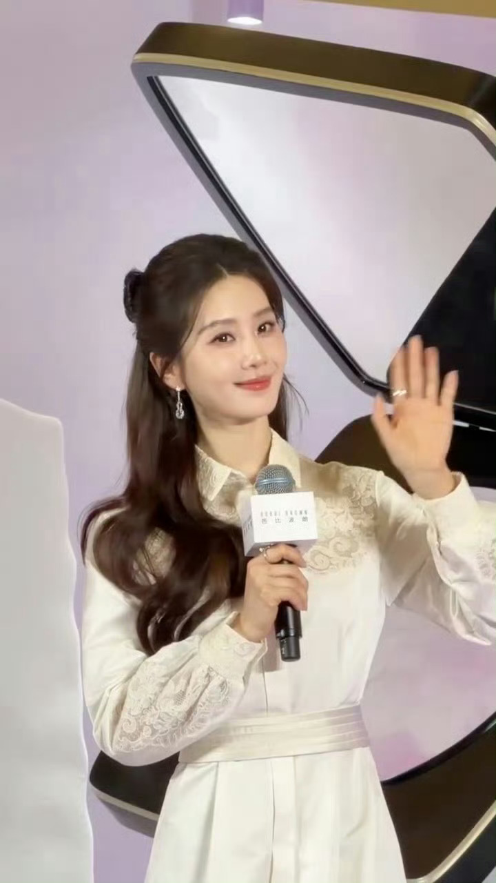 刘诗诗今天线下活动🈶好美好优雅的姐姐女娲能不能给我重新捏捏，我也想要刘诗诗这样