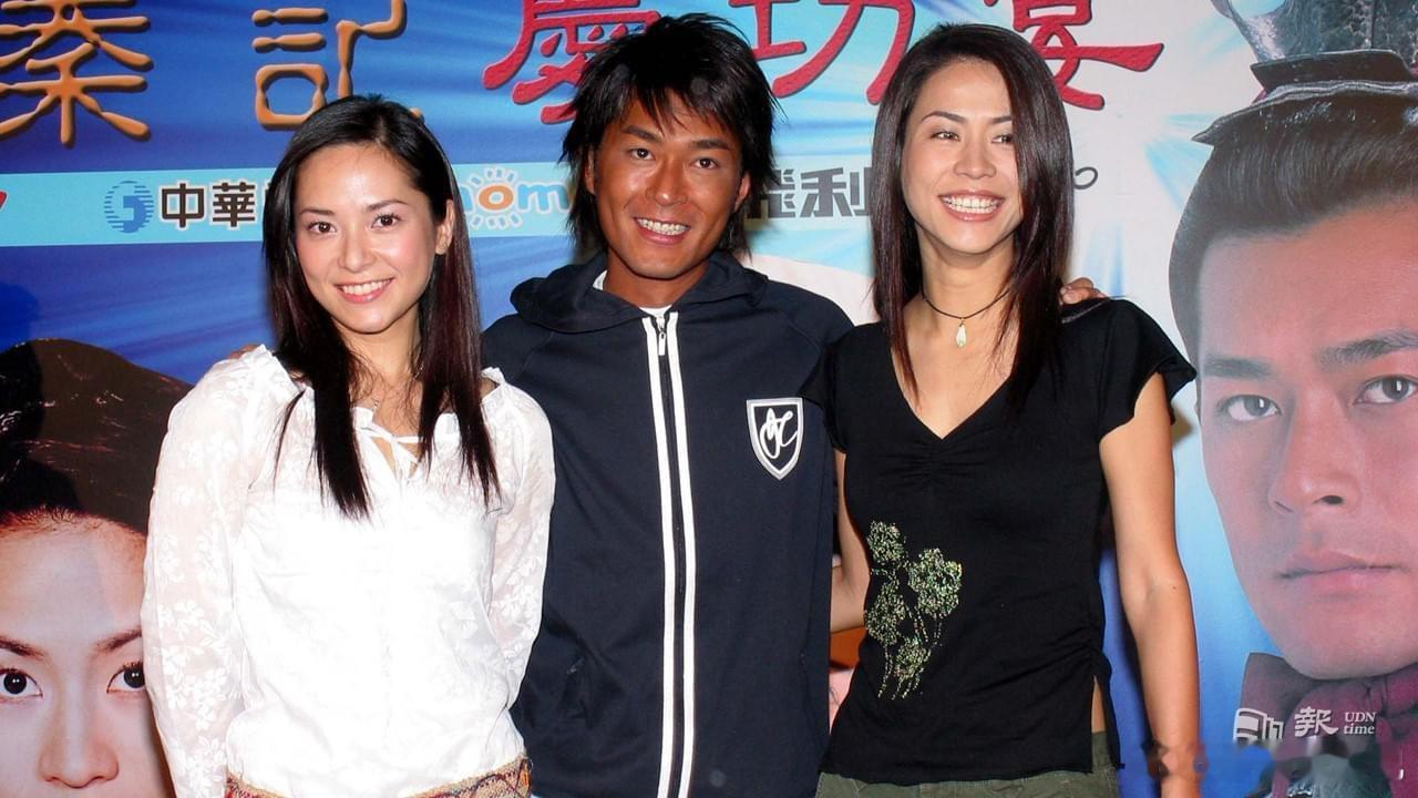 2002年8月19日，《寻秦记》庆功宴上的古天乐、宣萱、郭羡妮。 ​​​