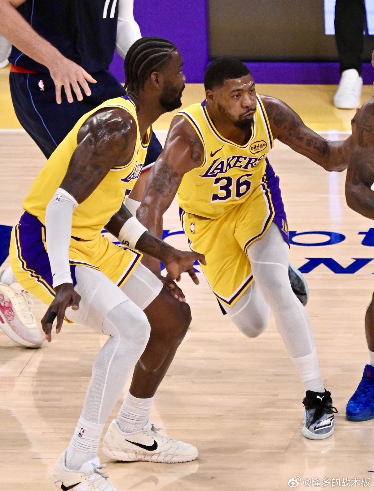 斯玛特赛后谈到艾顿的不容易：“他今晚情绪真的很低落，刚才跟我聊完才走，他说多希望