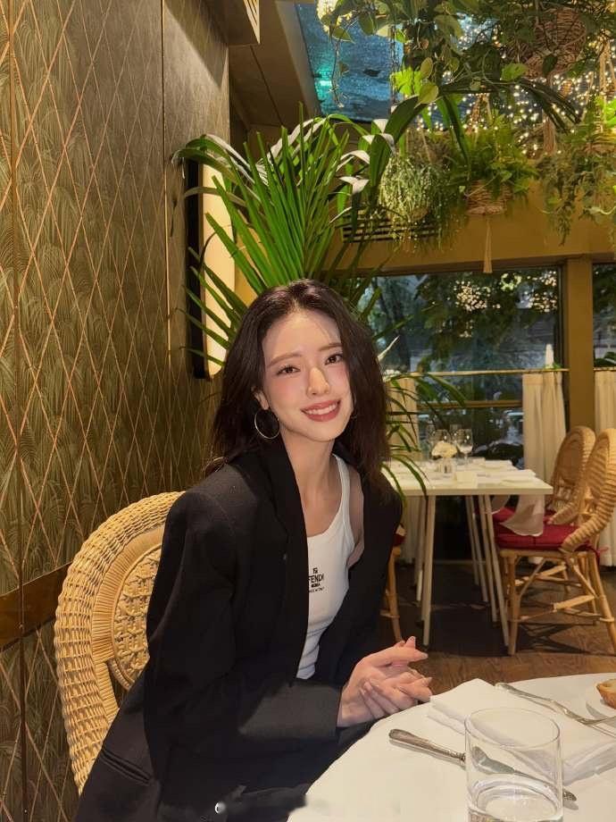 YUNA IG更新 是知性姐姐[赢牛奶] ​​​