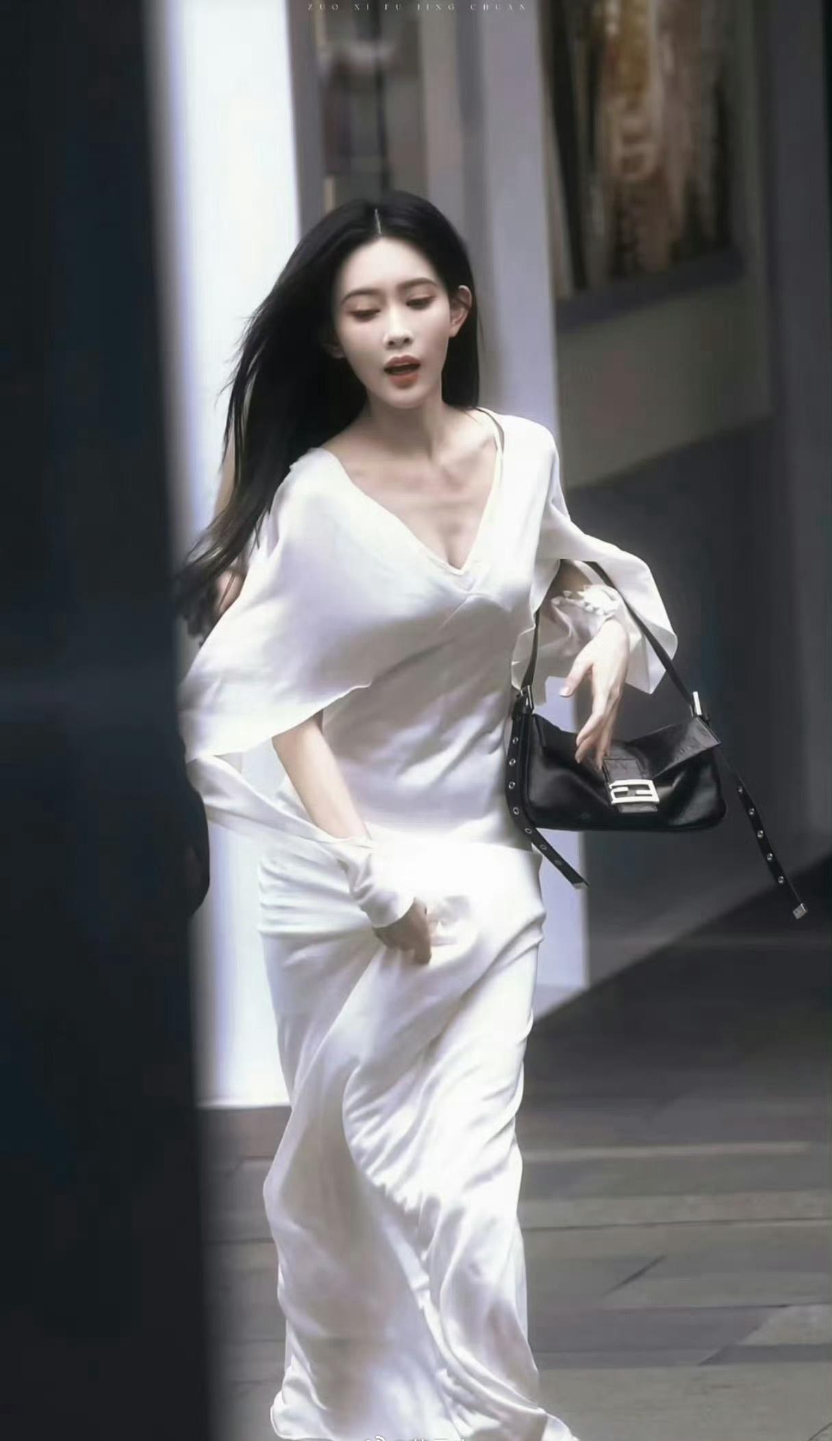 孟子义 王楚然绊出神图，原来大美女随便一拍都是神图啊！ ​​​