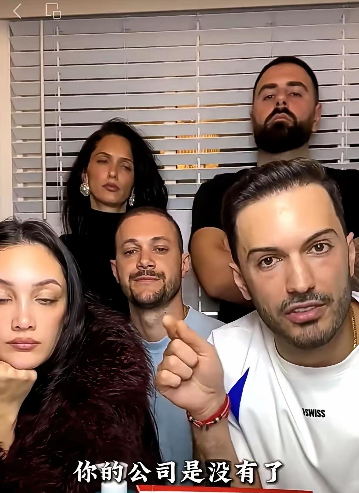 罗兰多一家公开讨伐，这哪里是家庭纠纷，分明是场精心策划的“舆论围猎”。
于文红这