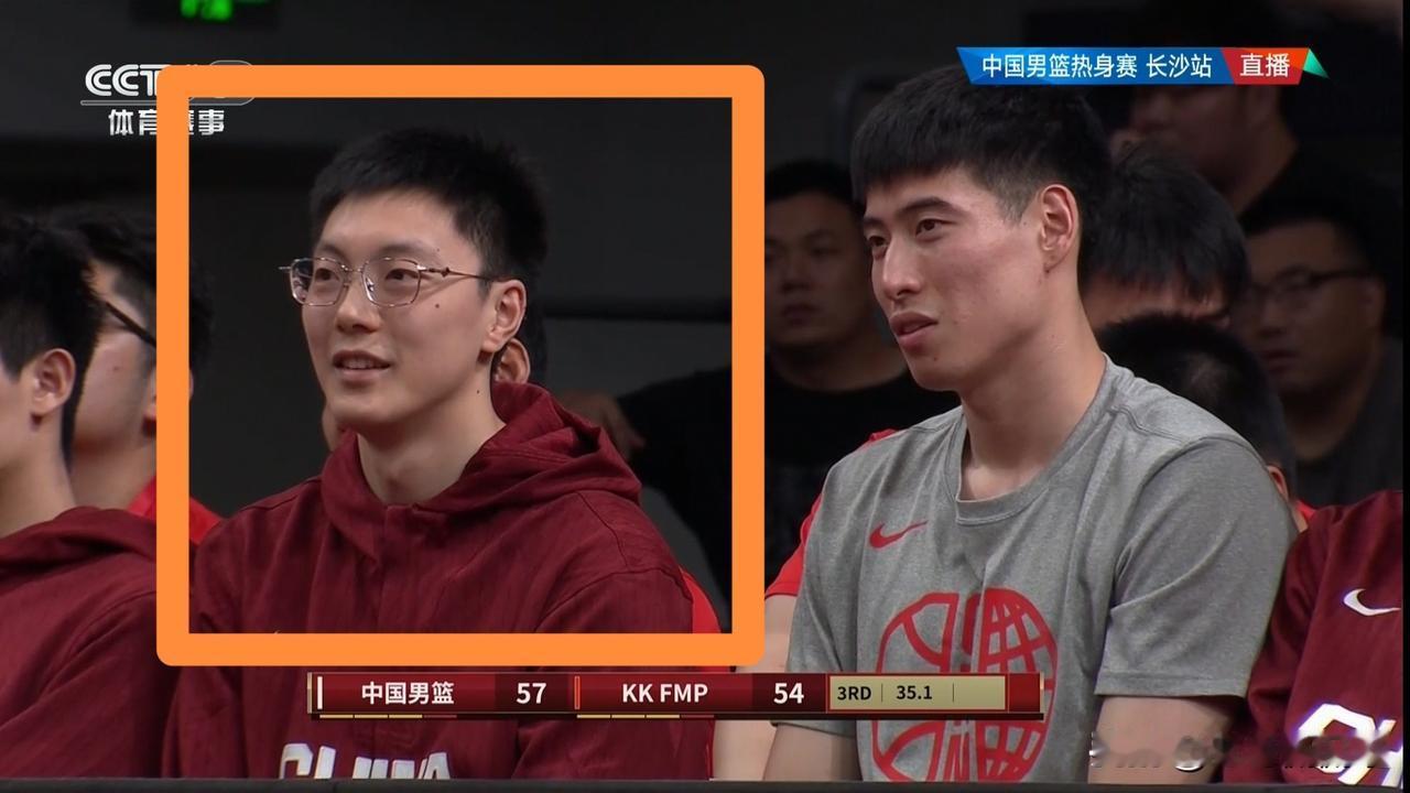 中国男篮巨星胡明轩真是太欣慰了！在今天进行的中国男篮和塞尔维亚KK FMP的热身