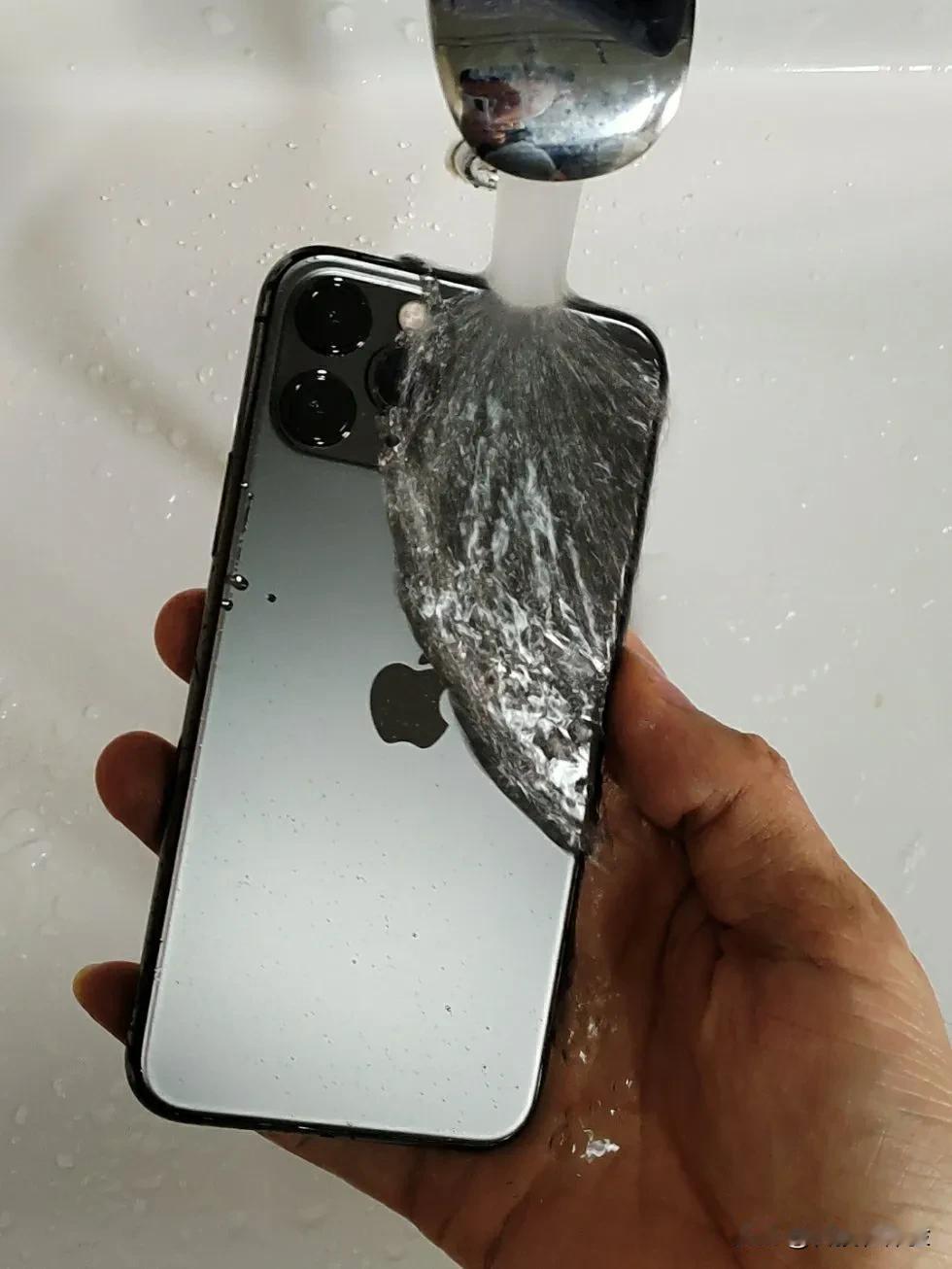 买这个logo的手机是不是就可以好好洗.手机.了，尤其是当下