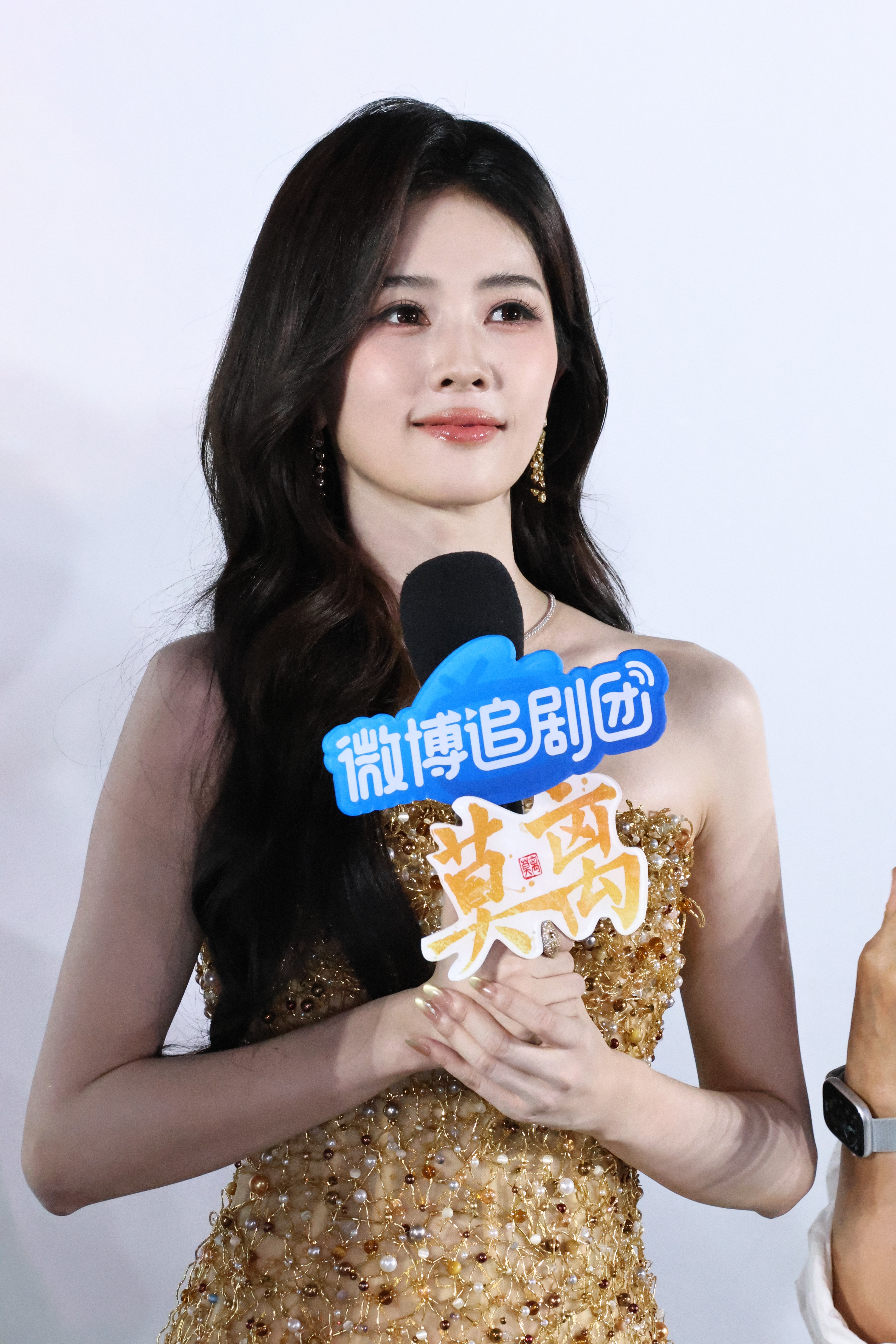 白鹿方告了蒙淇淇 白鹿正式委托律师告了蒙淇淇，清者自清，我们等待结果吧！！ 
