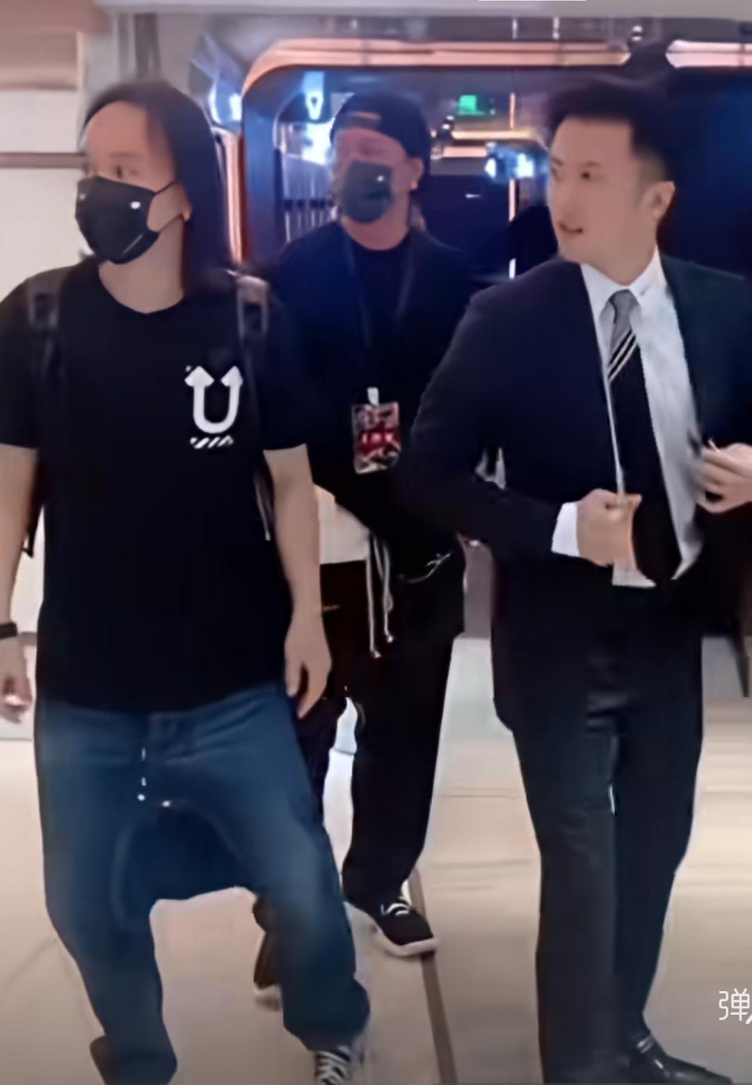 我很喜欢表哥，你呢？说到谢霆锋身边的人，很多人只看到经纪人霍汶希，却常常忽略了他